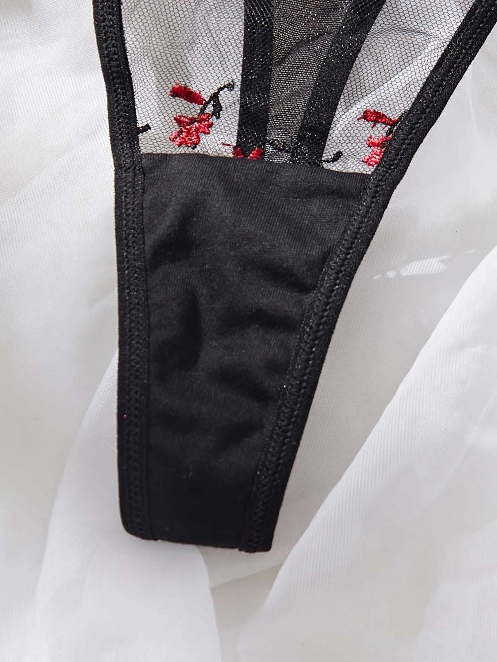 Svart broderat underklädesset